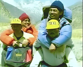 तीस बर्षअघिका  दुई मानव ट्याक्सी